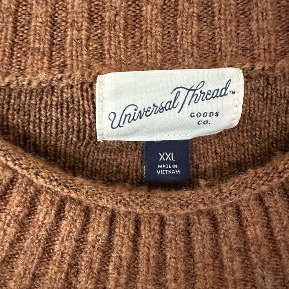 Universal Threads sweater - Picture 2 of 5